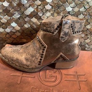 Circle G made by Corral boot Co. Size 8. Brand new never been worn.